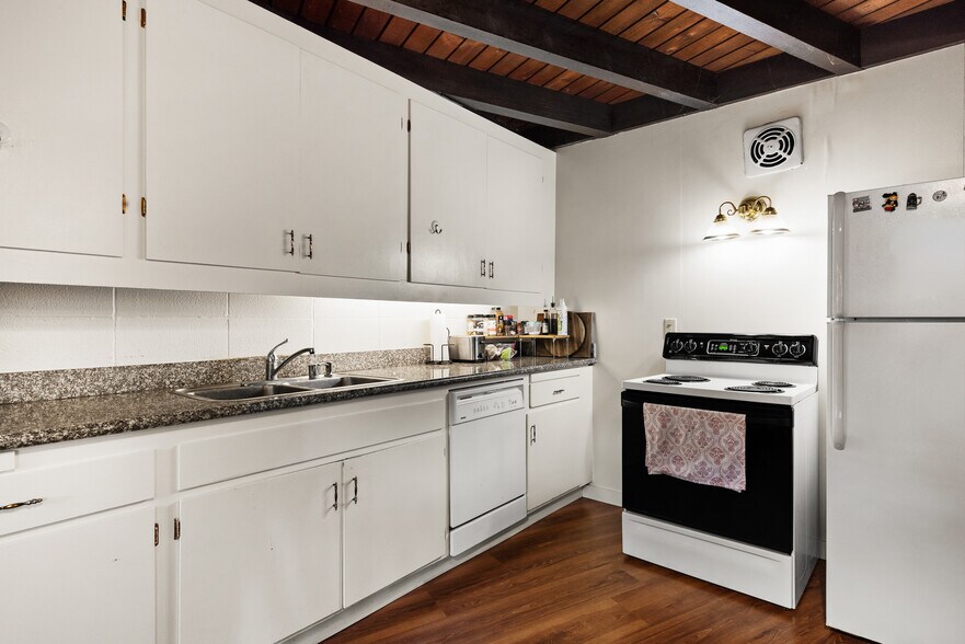 More Photos Of 1041 3rd St, Novato Apartments For Sale