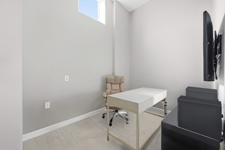 More Photos Of 443 Walnut St, Sewickley Flex For Sale