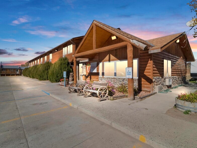 More Photos Of 1412 Warm Springs Dr, Dubois Hotel For Sale