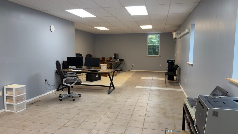 More Photos Of 2800 Delano St, Pensacola Warehouse For Lease