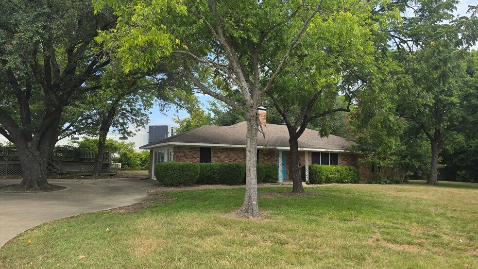 More Photos Of 7905 Liberty Grove Rd, Rowlett Office For Lease