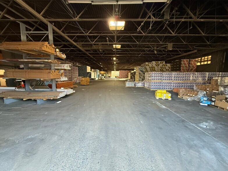 More Photos Of 900 S Thomasboro Dr, Charlotte Distribution For Lease