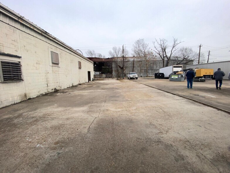 More Photos Of 7131 Harrisburg Blvd, Houston Land For Sale