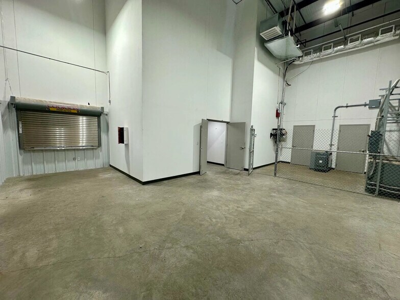 More Photos Of 10420 Interstate 40, Amarillo Warehouse For Lease