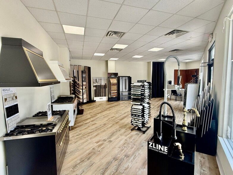More Photos Of 4338 Paces Ferry Rd SE, Atlanta Storefront Retail Office For Lease