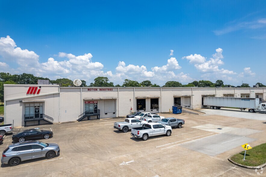 More Photos Of 1200-1236 Silber Rd, Houston Warehouse For Lease