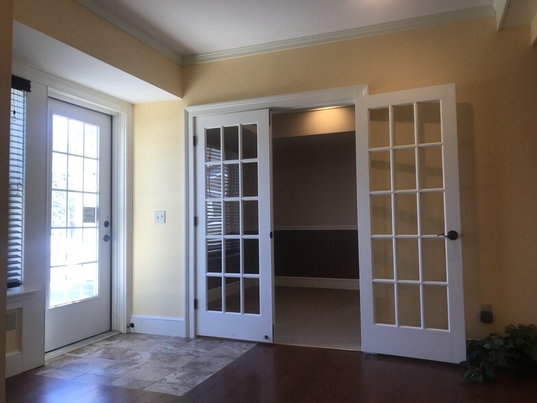 More Photos Of 69 York St, Kennebunk Medical For Sale