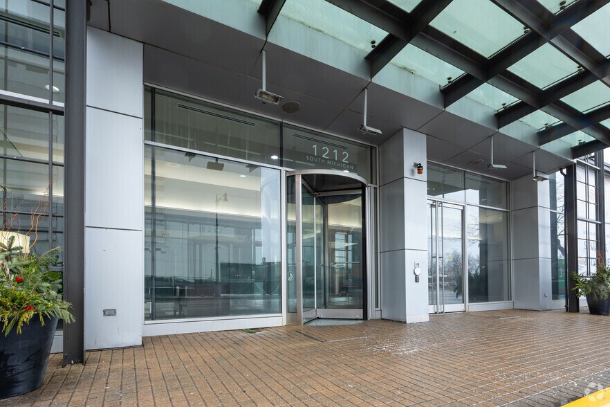More Photos Of 1212 S Michigan Ave, Chicago Apartments For Lease