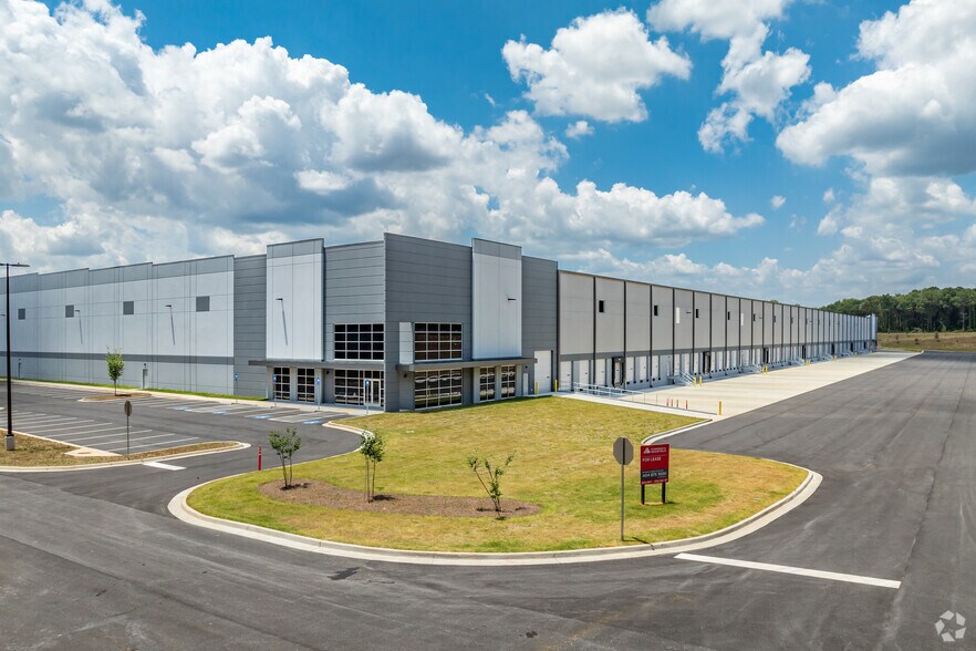 More Photos Of 175 Candler Rd, Stockbridge Warehouse For Lease