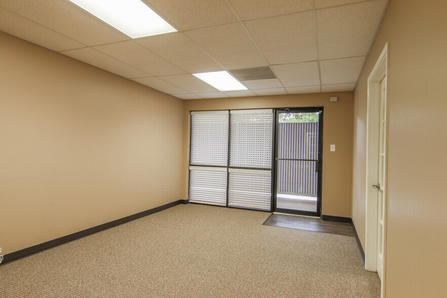 More Photos Of 3421 W Davis St, Conroe Medical For Lease