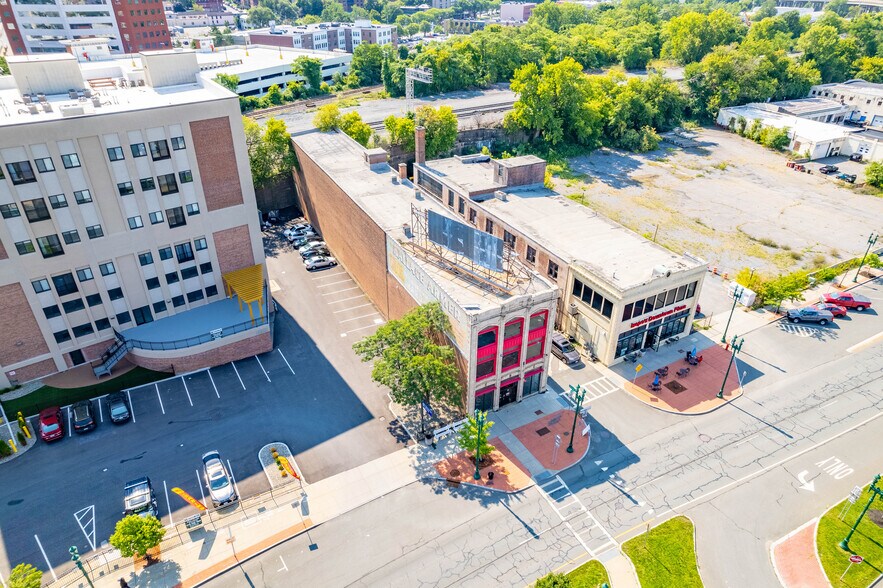 More Photos Of 180 Erie Blvd, Schenectady Office Residential For Sale