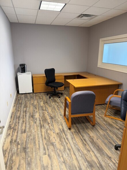 More Photos Of 784 Wall St, O'Fallon Office For Lease