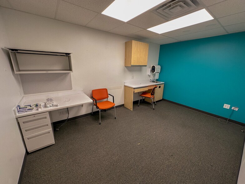 More Photos Of 1514-1528 W Springfield Rd, Taylorville Unknown For Lease