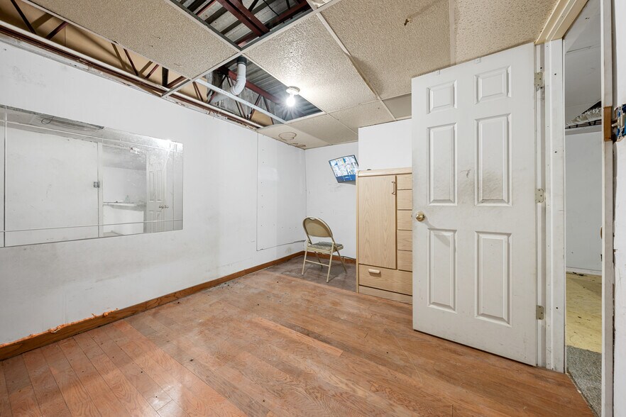 More Photos Of 2815 Montauk Hwy, Brookhaven General Retail For Sale