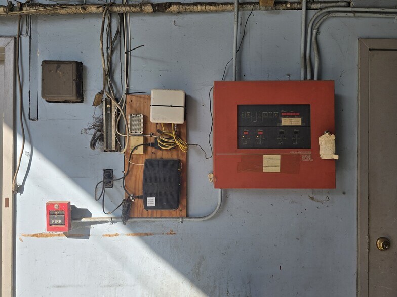 More Photos Of 2103 MacKenna Ave, Niagara Falls Warehouse For Sale