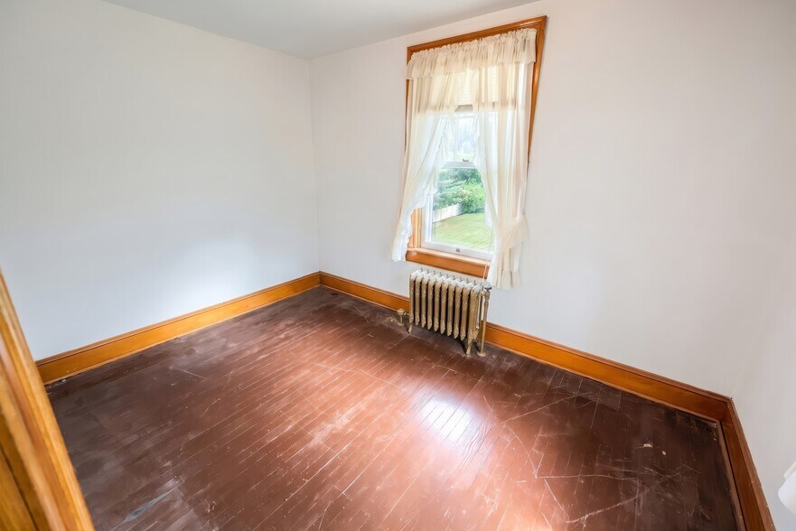 More Photos Of 41 W Main St, Fawn Grove Flex For Sale