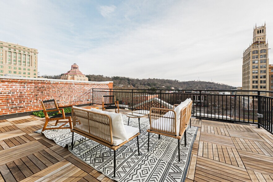 More Photos Of 122 College St, Asheville Storefront Retail Residential For Sale