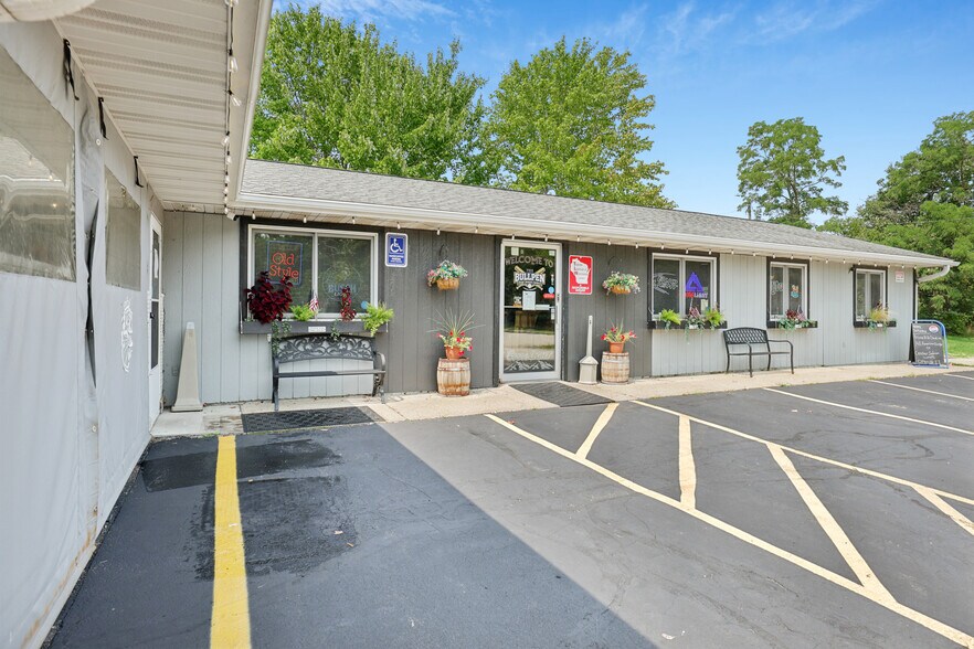 More Photos Of 309 Trail St, La Valle Restaurant For Sale