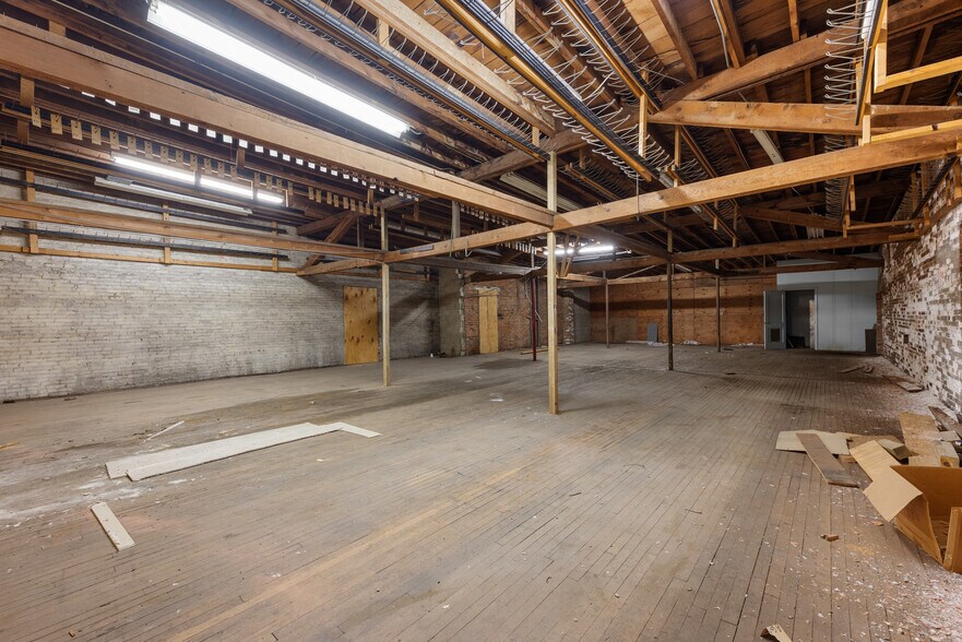 More Photos Of 240 3rd Ave, Gallipolis Flex For Sale
