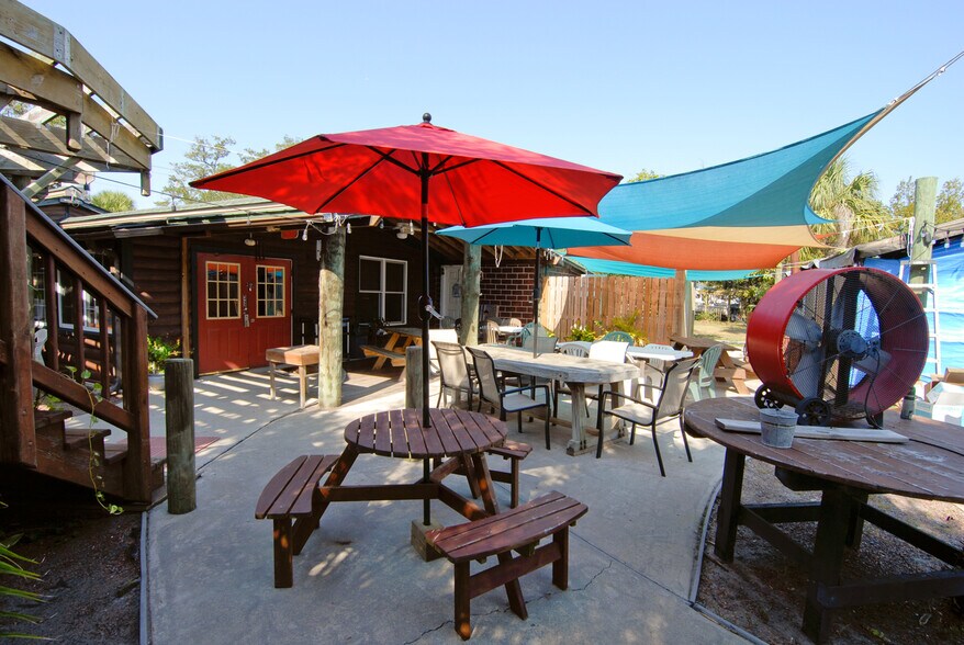 More Photos Of 2111 Sea Island Pky, Saint Helena Island General Retail For Sale