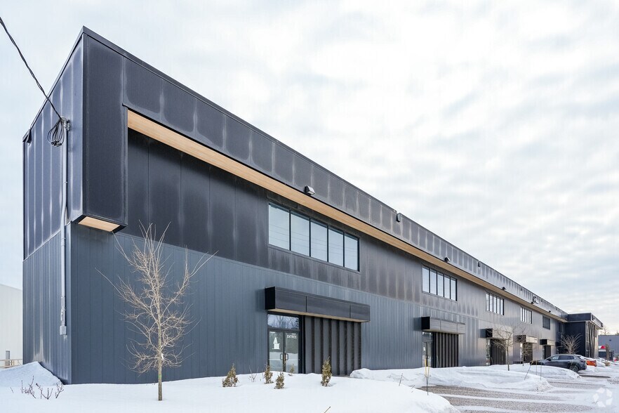 More Photos Of 265 Rue De Singapour, St-Augustin-de-Desmaures Warehouse For Lease
