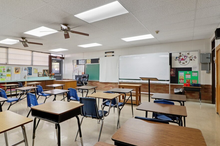 More Photos Of 13680 E 14th Pl, Aurora Schools For Lease