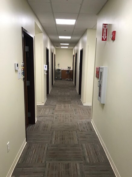More Photos Of 1103 S US Highway 169, Smithville Storefront Retail Office For Lease