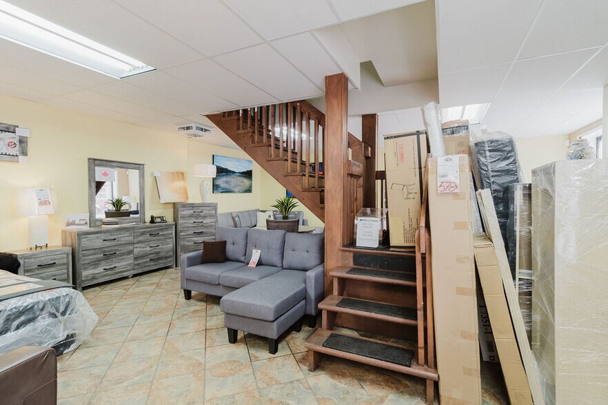 More Photos Of 1805-1807 Rue Beaubien E, Montréal Storefront For Lease