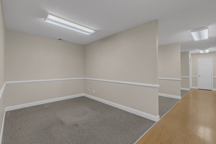 More Photos Of 117 Southwest Dr, Spartanburg Service For Sale