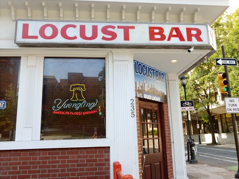 More Photos Of 235 S 10th St, Philadelphia Storefront Retail Residential For Sale