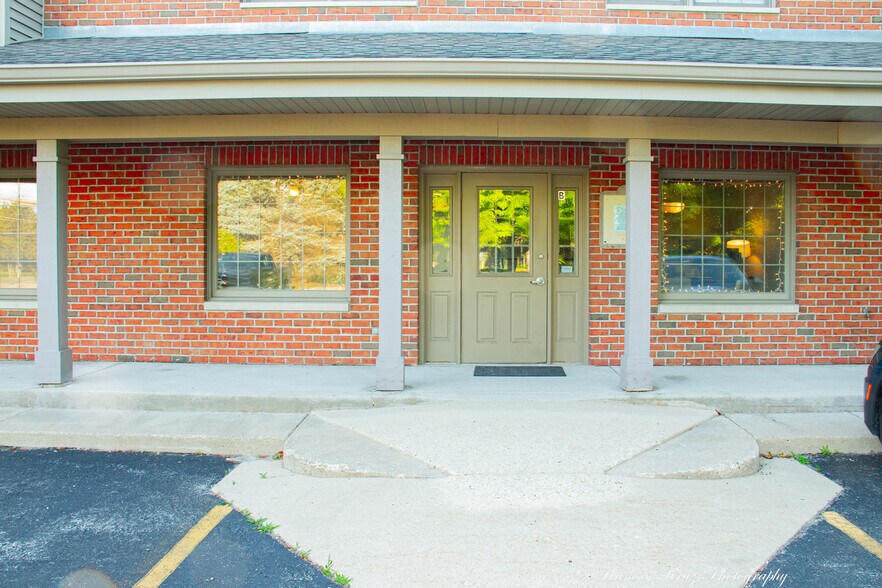 More Photos Of 2 Hankes Rd, Aurora Office Residential For Sale