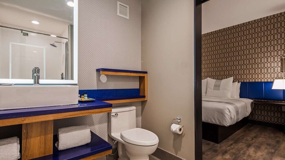 More Photos Of 18705 E Admiral Pl, Catoosa Hotel For Sale