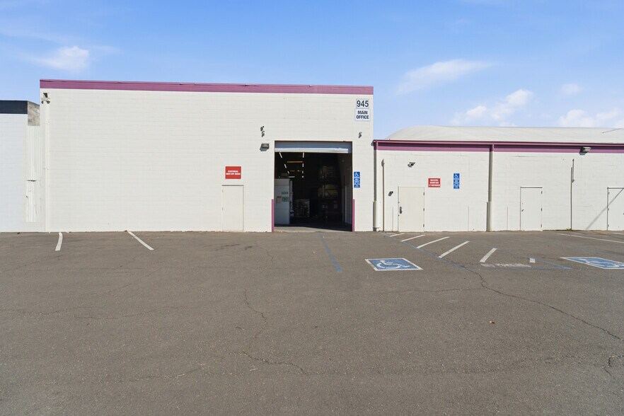 More Photos Of 945 E Lindsay, Stockton Warehouse For Sale