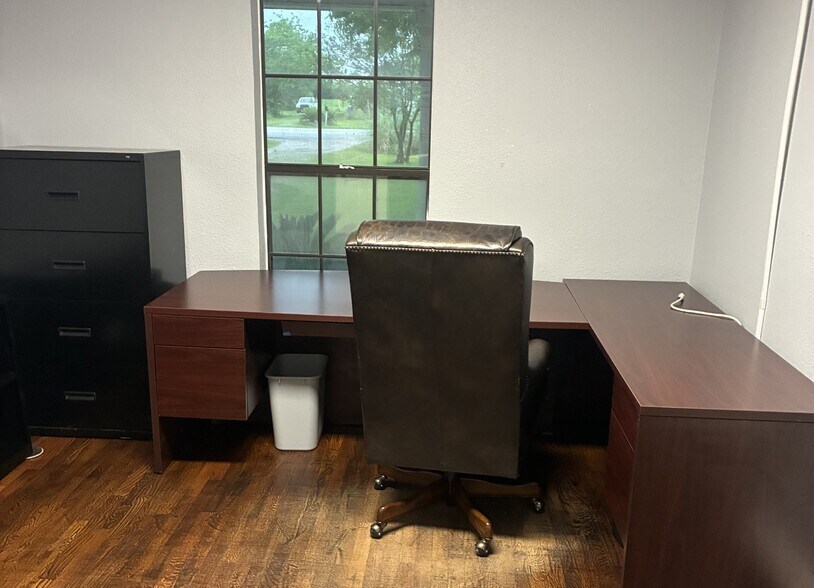 More Photos Of 18023 Dace Rd, Alvin Flex For Lease