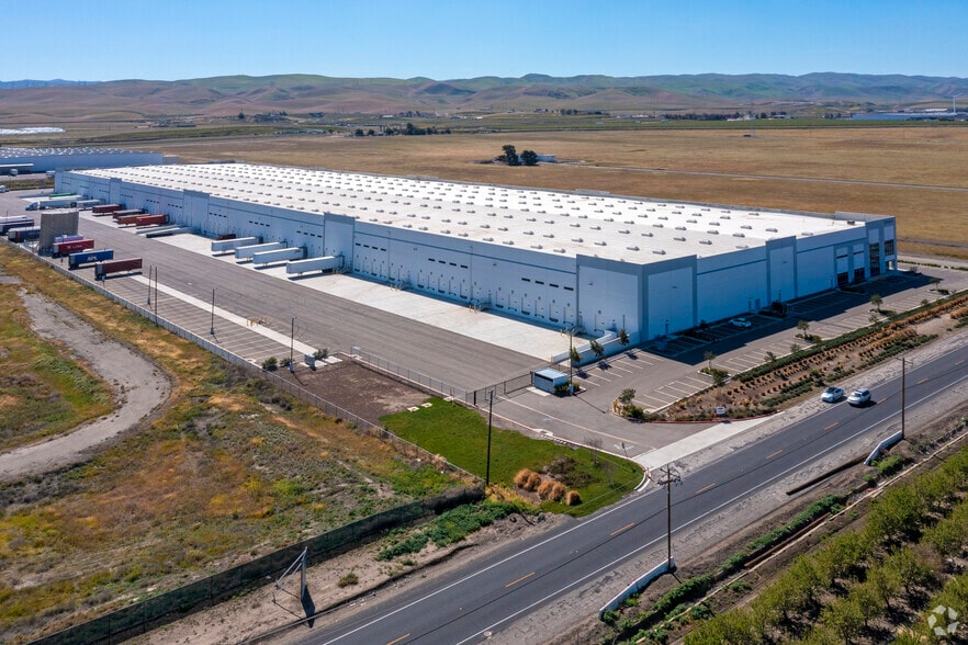 More Photos Of 14900 W Schulte Rd, Tracy Distribution For Lease