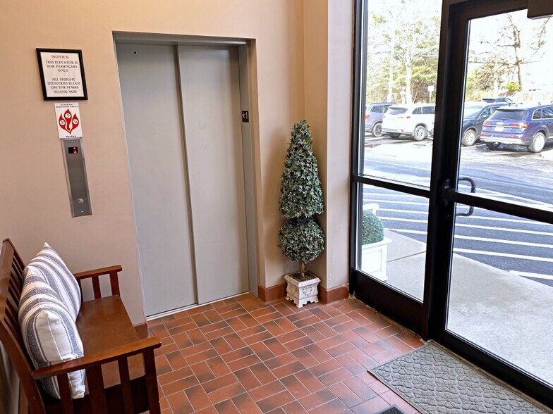 More Photos Of 188 Main St, Wilmington Freestanding For Lease