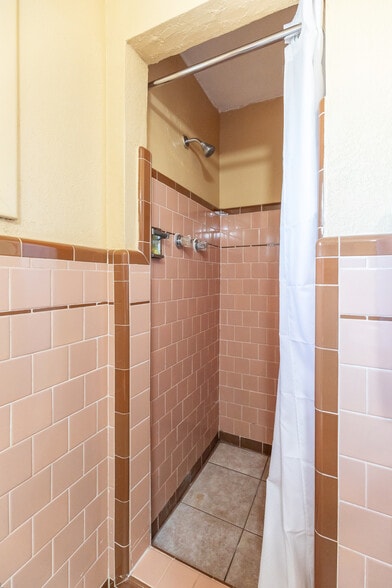 More Photos Of 1100 Main St, Knox City Hotel For Sale