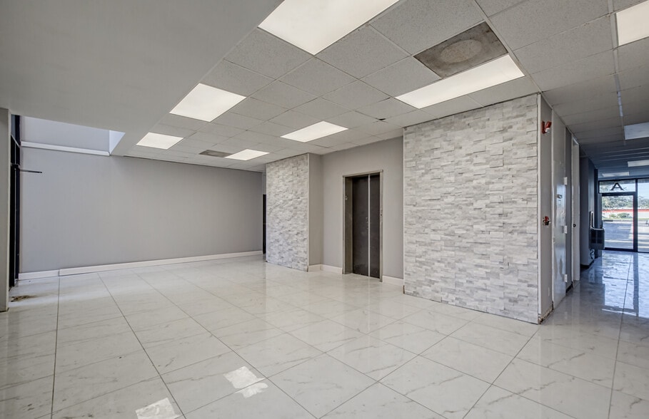 More Photos Of 6501 Arlington Expy, Jacksonville Office Residential For Sale