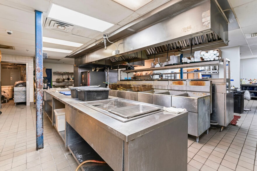 More Photos Of 5425 N Henry Blvd, Stockbridge Restaurant For Lease