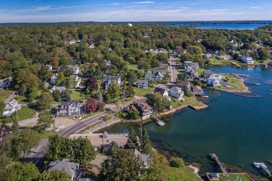 More Photos Of 28 Union St, Boothbay Harbor Restaurant For Sale