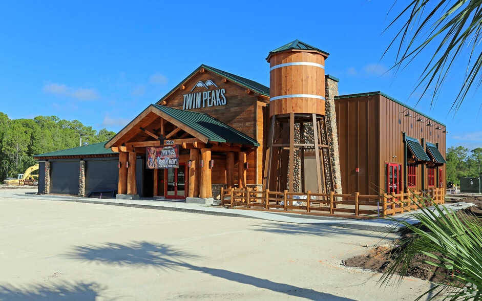 Primary Photo Of 12353 Winter Garden Vineland Rd, Orlando Restaurant For Lease