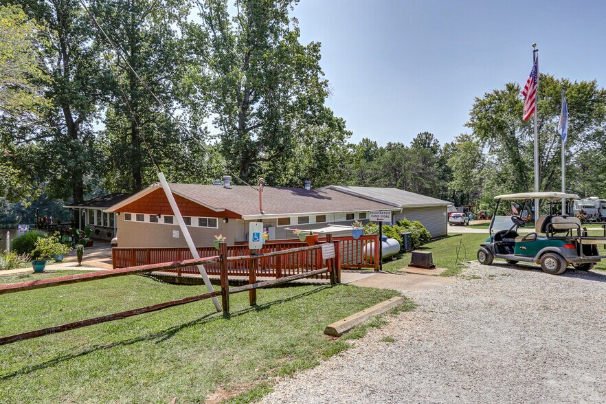 More Photos Of 1105 W Lake Rd, Spout Spring Trailer Camper Park For Sale