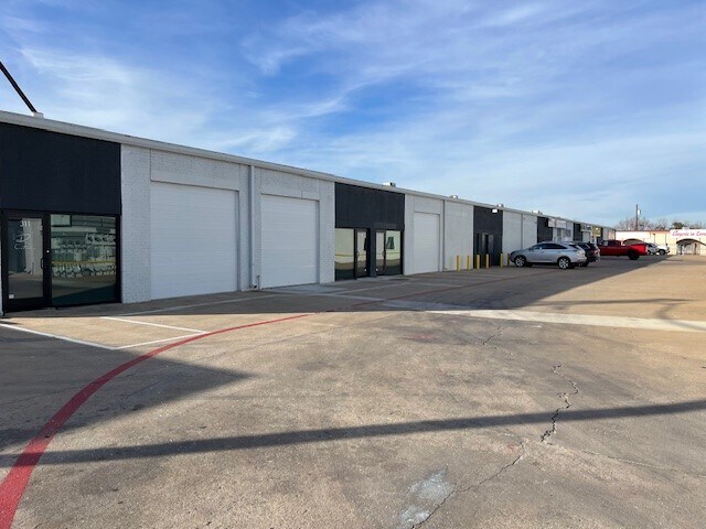 More Photos Of 11363 Denton Dr, Dallas Unknown For Lease