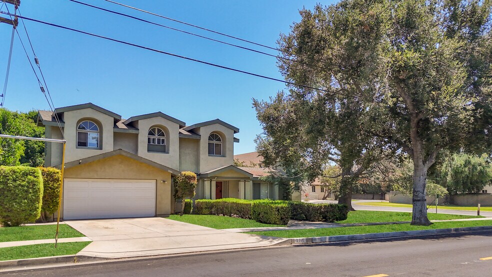 More Photos Of 2555 Santiago St, Santa Ana Schools For Sale