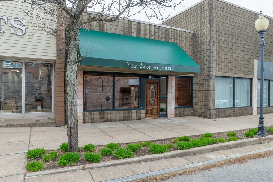 Primary Photo Of 122 Cayuga St, Fulton Restaurant For Sale