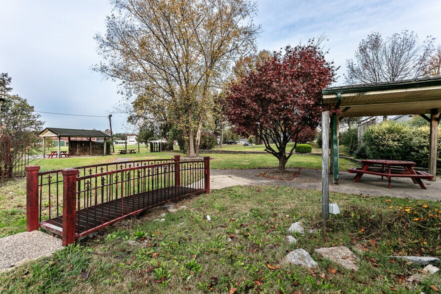 More Photos Of 4950 KY-52, Loretto Restaurant For Sale