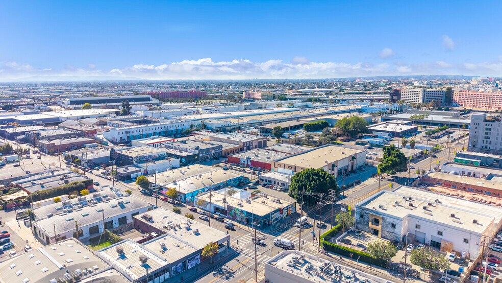 More Photos Of 1948 E 7th St, Los Angeles Bar For Lease