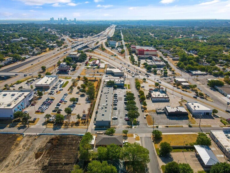 More Photos Of 5700-5730 Locke Ave, Fort Worth Unknown For Lease