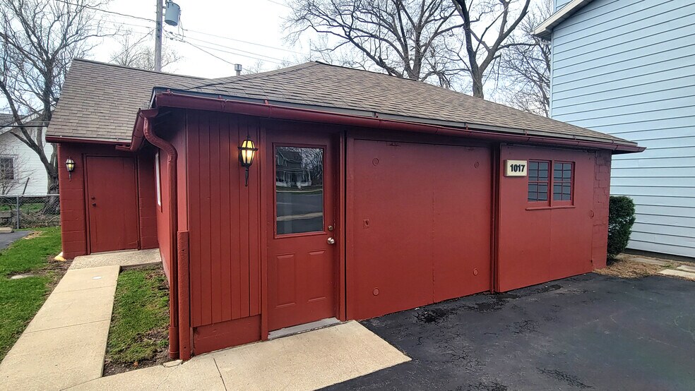 More Photos Of 1015 E Center St, Warsaw Office For Sale