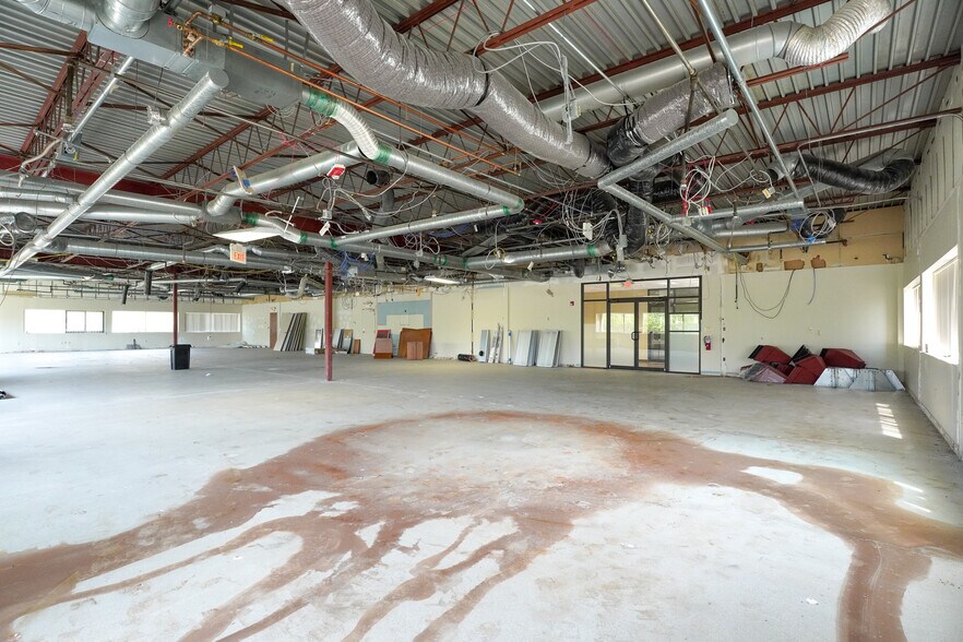 More Photos Of 4430-4438 Carver Woods Dr, Blue Ash Office For Lease